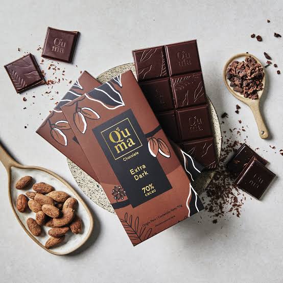 Q'uma Extra Dark 70% bars with cacao beans and nibs